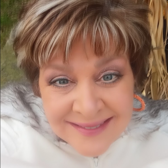 Meet your Posher, Mary - Picture 2 of 2